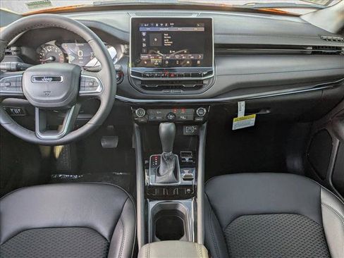 Used 2026 Jeep Compass Latitude image 14