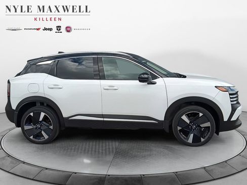Used 2025 Nissan Kicks SR w/ SR Premium Package FWD image 17