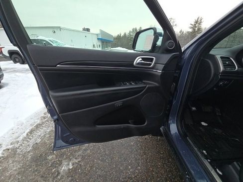 Used 2020 Jeep Grand Cherokee Limited w/ Luxury Group II image 18