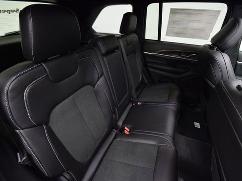 New 2026 Jeep Grand Cherokee 4WD image 18