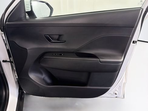 Used 2025 Hyundai Kona SEL FWD image 33
