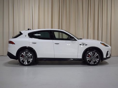 New 2025 Maserati Grecale Folgore image 17