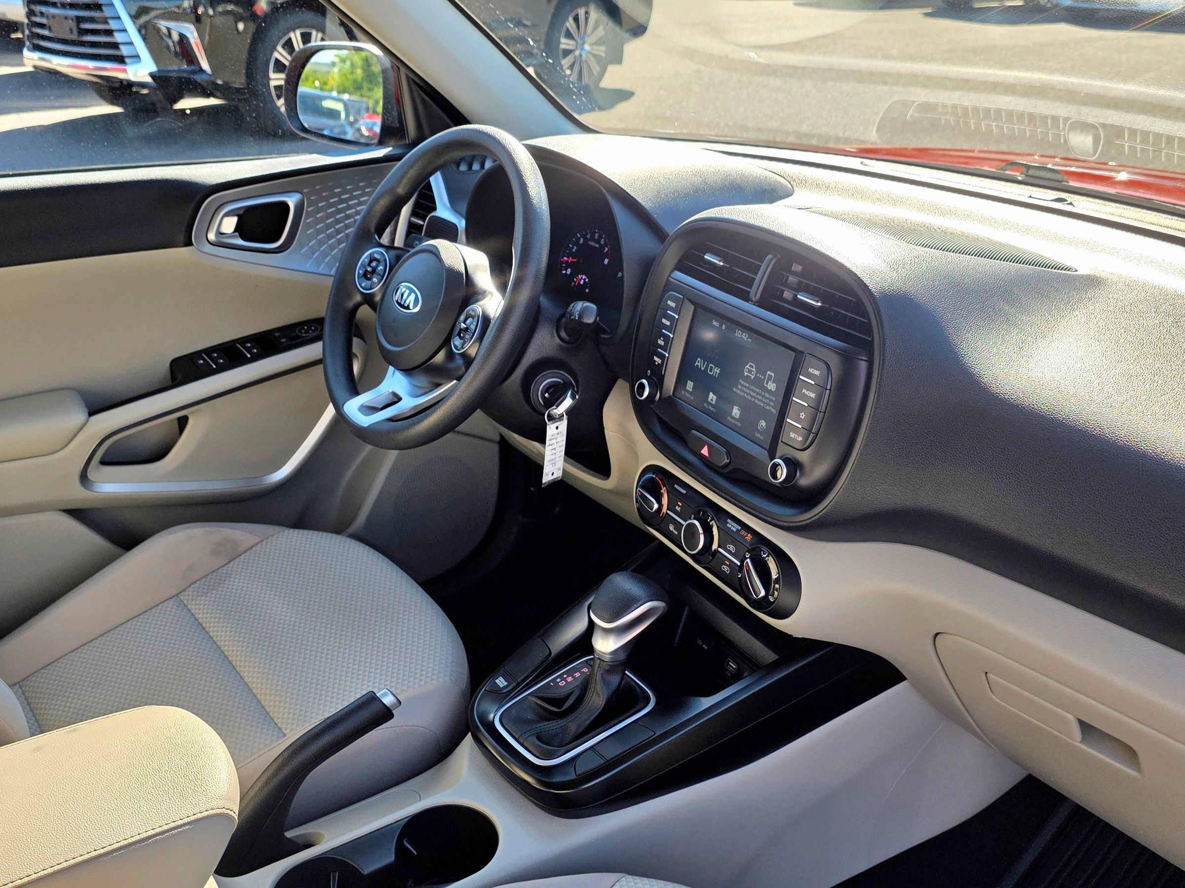 Used 2020 Kia Soul LX FWD image 28
