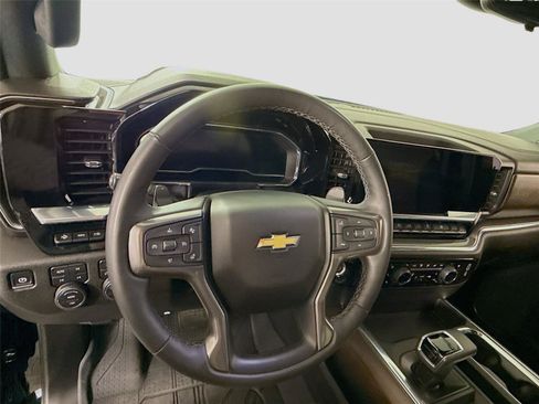 Used 2025 Chevrolet Silverado 1500 High Country w/ High Country Premium Package AWD/4WD image 5