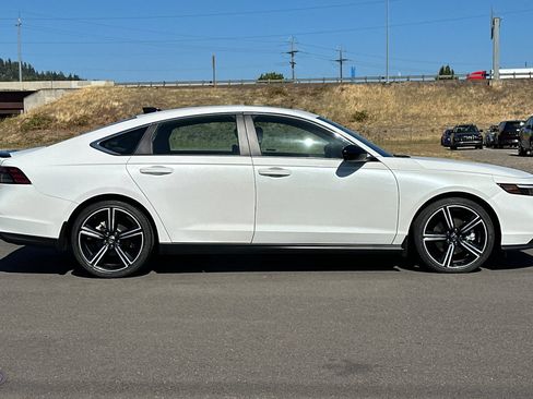 Used 2023 Honda Accord Sport image 2