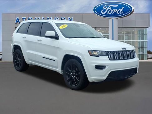 Used 2018 Jeep Grand Cherokee Altitude image 3