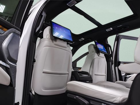 Used 2025 Cadillac Escalade ESV Sport Platinum AWD/4WD image 36