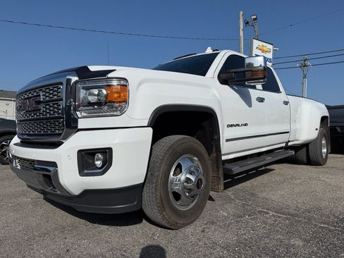 Used 2019 GMC Sierra 3500 Denali AWD/4WD image 2