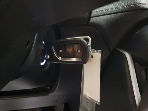 Used 2021 Toyota RAV4 LE FWD image 17