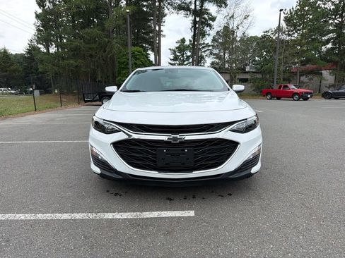 Used 2025 Chevrolet Malibu RS FWD image 3