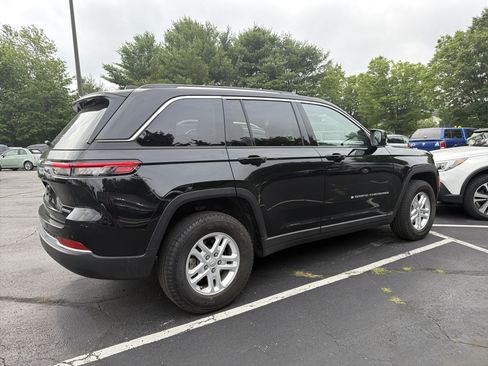 Certified 2023 Jeep Grand Cherokee Laredo w/ Luxury Tech Group I AWD/4WD image 8