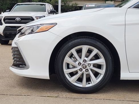Used 2024 Toyota Camry LE FWD image 5
