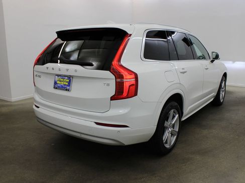 Used 2022 Volvo XC90 T5 Momentum FWD image 5