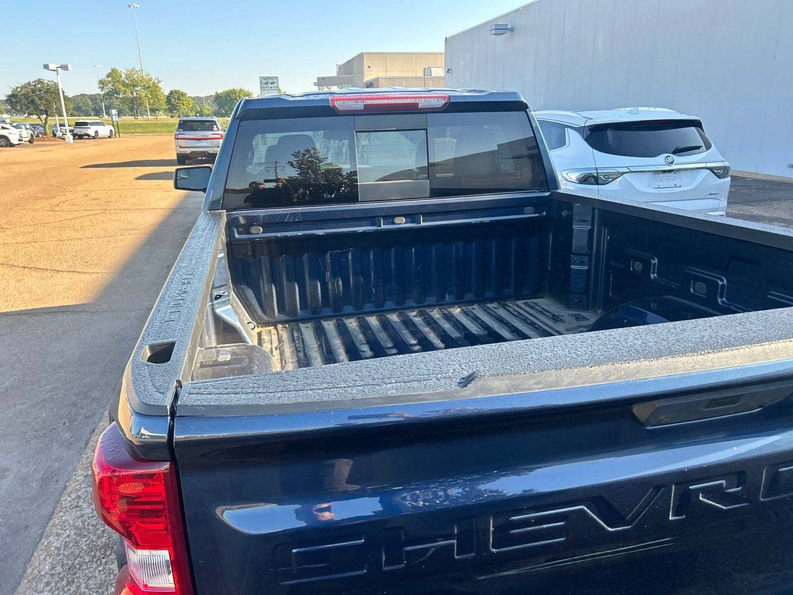 Used 2022 Chevrolet Silverado 1500 LT w/ Convenience Package II AWD/4WD image 24