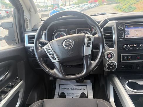 Used 2018 Nissan Titan SV w/ SV Convenience Package AWD/4WD image 14