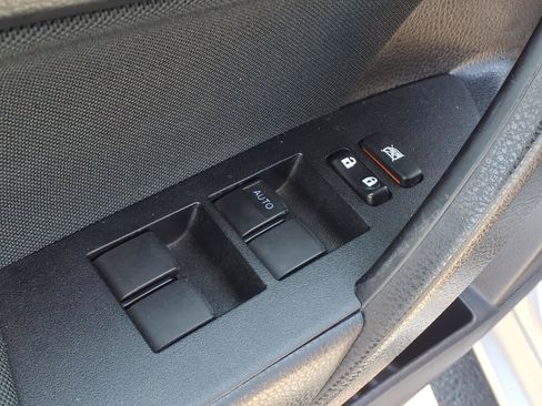 Used 2017 Toyota Corolla LE FWD image 16