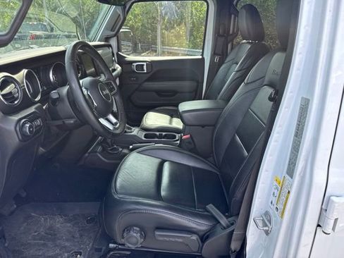 Used 2019 Jeep Wrangler Unlimited Sahara AWD/4WD image 8