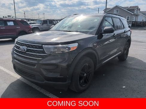 Used 2022 Ford Explorer XLT image 2