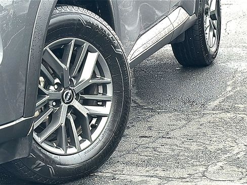 Used 2024 Nissan Rogue S image 3