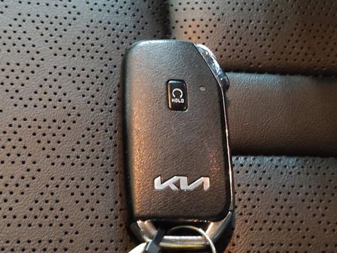 Used 2022 Kia Sorento S FWD image 32