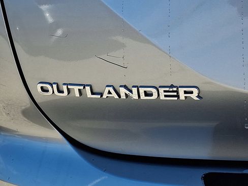 Used 2023 Mitsubishi Outlander SE image 30