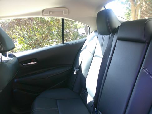 Used 2025 Toyota Corolla XLE image 29