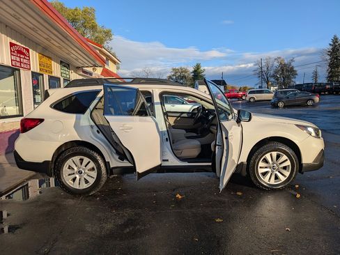 Used 2019 Subaru Outback 2.5i Premium image 19