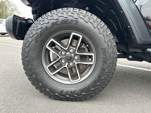 Certified 2024 Jeep Gladiator Mojave image 16