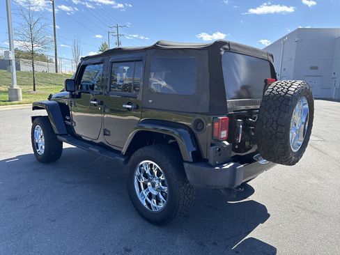 Used 2017 Jeep Wrangler Unlimited Sahara w/ Connectivity Group image 7