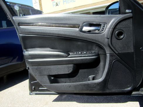 Used 2016 Chrysler 300 C image 25