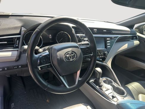 Used 2018 Toyota Camry XLE FWD image 10
