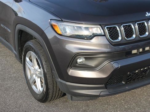 Used 2023 Jeep Compass Latitude w/ Convenience Group AWD/4WD image 9