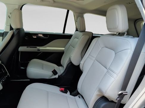 Used 2025 Lincoln Aviator AWD w/ Jet Appearance Package image 31