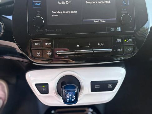 Used 2018 Toyota Prius Three image 44