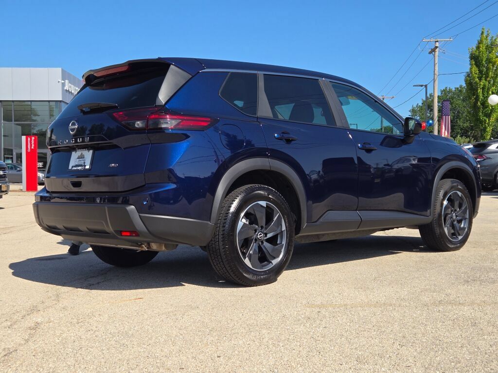 Used 2025 Nissan Rogue SV AWD/4WD image 13