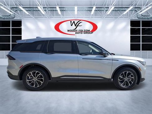 Used 2025 Lincoln Nautilus Premier w/ Equipment Group 102A image 2