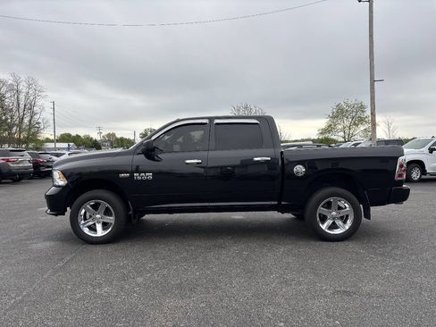 Used 2018 RAM 1500 Express w/ Express Value Package AWD/4WD image 4