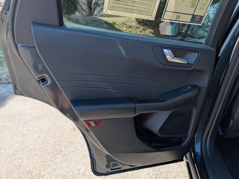 Used 2022 Ford Escape Titanium w/ Class II Trailer Tow Package image 33