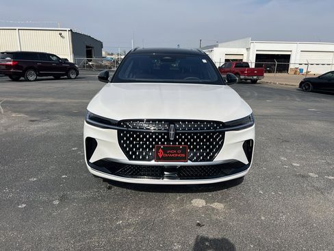 New 2026 Lincoln Nautilus Reserve image 2