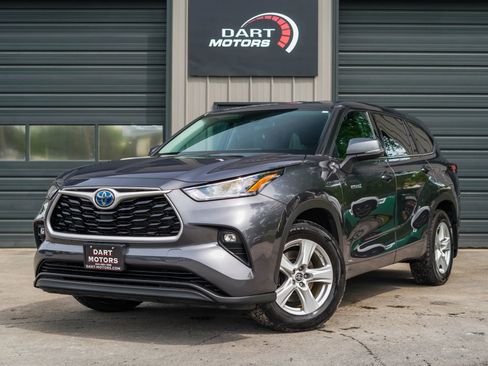 Used 2020 Toyota Highlander LE AWD/4WD image 3