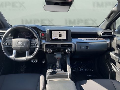 Used 2025 Toyota Tacoma TRD Sport image 12