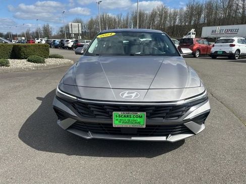Used 2024 Hyundai Elantra Limited FWD image 2