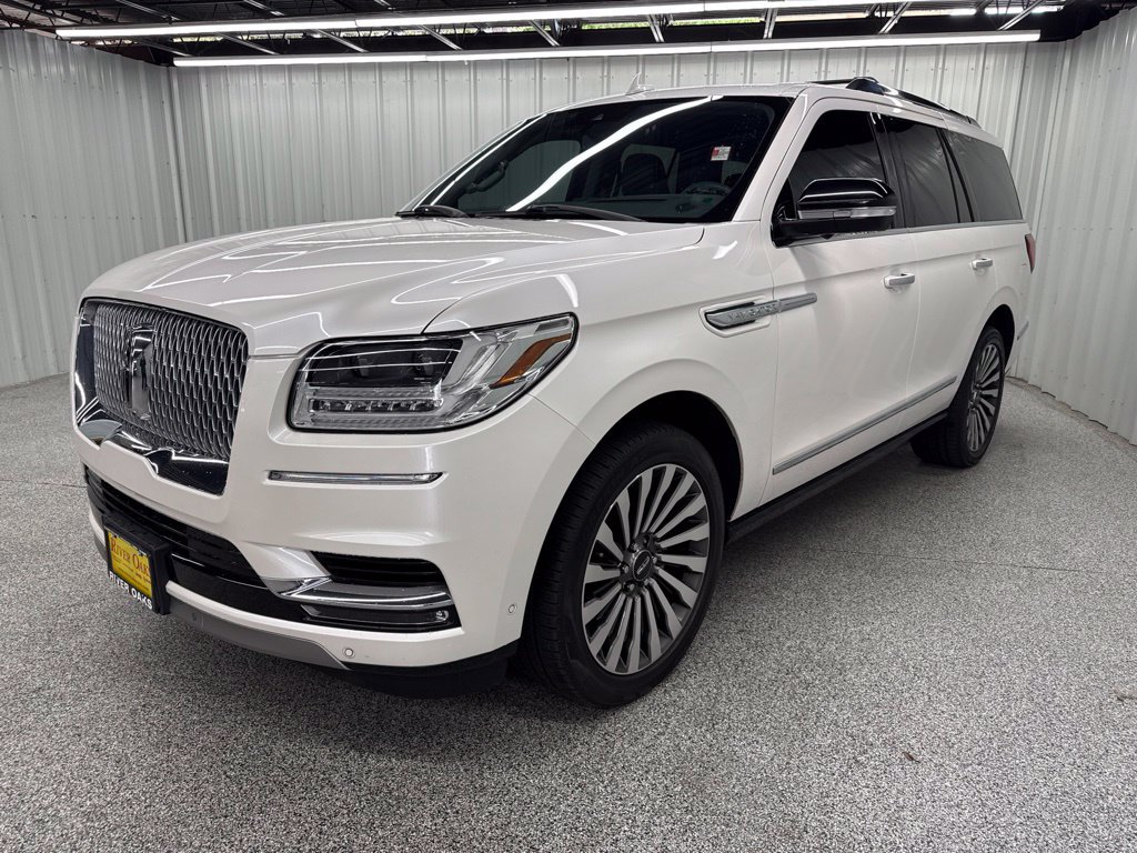 Used 2018 Lincoln Navigator Reserve w/ Technology Package AWD/4WD image 3