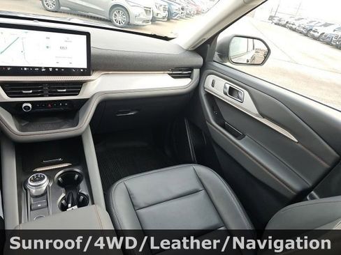 Used 2025 Ford Explorer Active w/ Active Comfort Package image 30