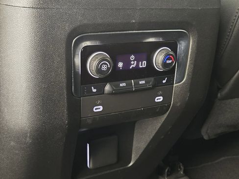 Used 2022 Chevrolet Tahoe LT w/ Luxury Package RWD image 32