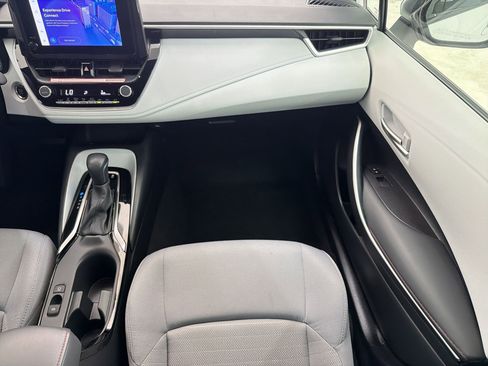 Used 2025 Toyota Corolla SE FWD image 17