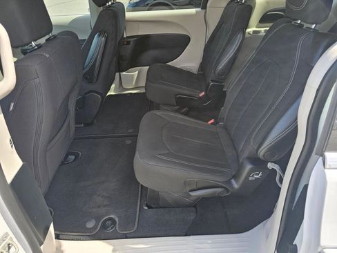 Used 2023 Chrysler Voyager LX FWD image 18