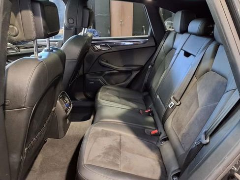 Used 2020 Porsche Macan AWD/4WD image 21