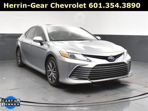 Used 2022 Toyota Camry XLE image 9