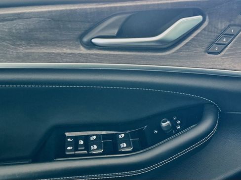 Used 2023 Jeep Grand Cherokee Overland w/ Adv Protech Group III image 15